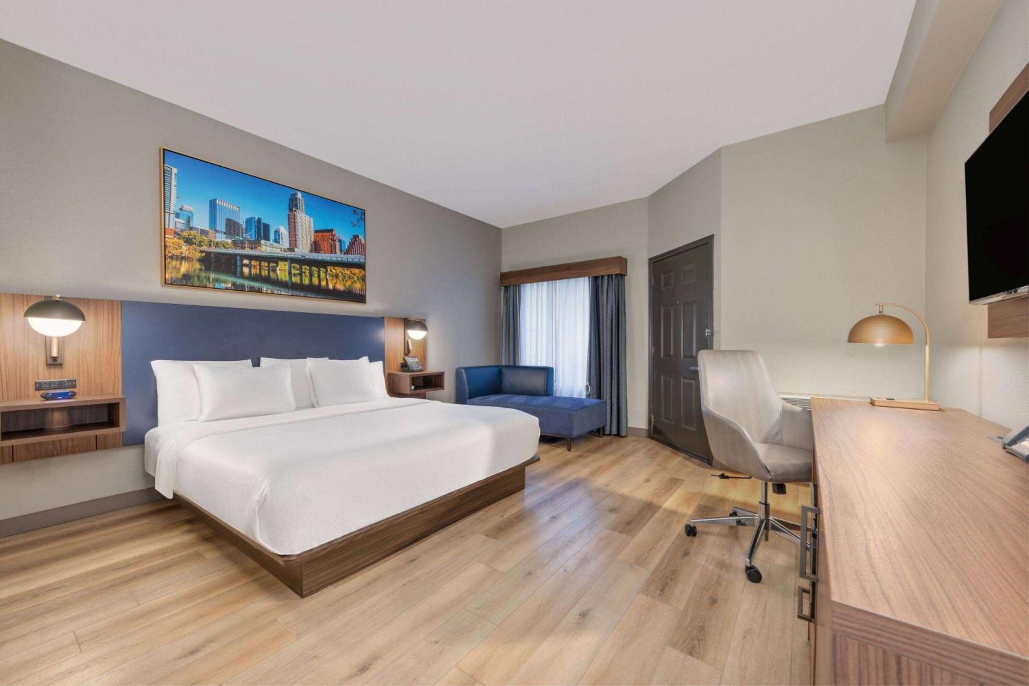 King Room with Courtyard Access - Non-Smoking